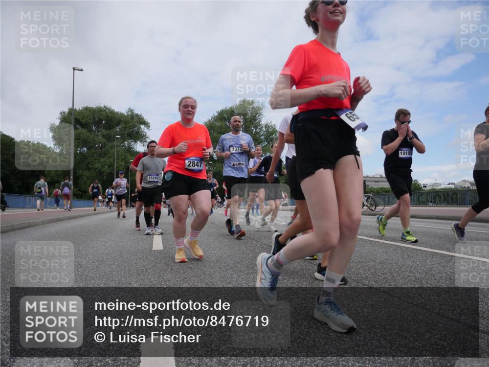 29.06.2025 - hella hamburg halbmarathon Luisa Fischer http://msf.ph/oto/8476719 29.06.2025 11:19:30 Kennedybrücke 13295, 2847, 7372, 10185, 1757, 2392, 2472, 2847, 3370, 3603, 5737, 6505, 7112, 7372, 7655, 7683, 7697, 7756, 8193, 8979, 8988, 9859, 10607 meine-sportfotos.de