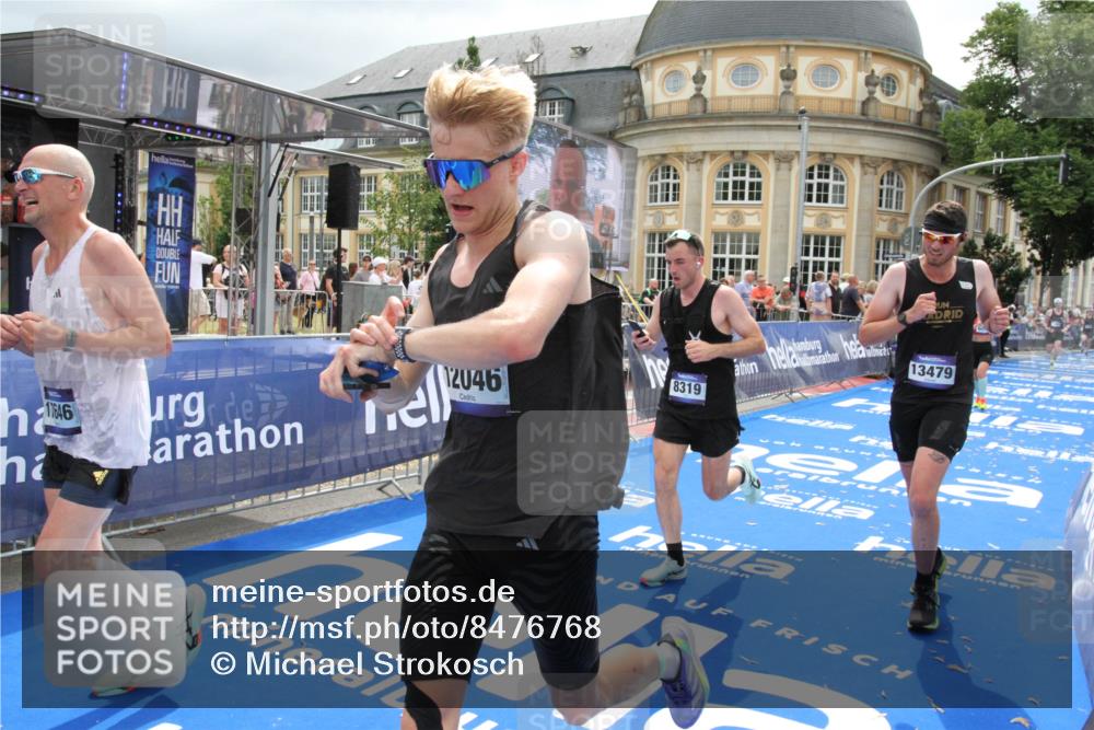 29.06.2025 - hella hamburg halbmarathon Michael Strokosch http://msf.ph/oto/8476768 29.06.2025 10:39:23 Ziel 2044, 4565, 5752, 6037, 8319, 8925, 12046, 13479, 14359, 15013, 15866, 17646 meine-sportfotos.de
