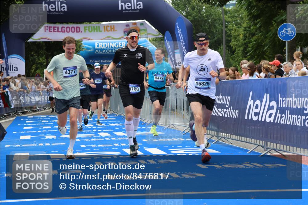 29.06.2025 - hella hamburg halbmarathon Strokosch-Dieckow http://msf.ph/oto/8476817 29.06.2025 10:47:02 Ziel 1139, 1460, 1689, 4093, 4377, 5472, 6700, 7908, 9794, 10122, 12579, 13007, 13728, 14415, 14449, 14594, 14783, 15684, 15825, 16081, 17979 meine-sportfotos.de