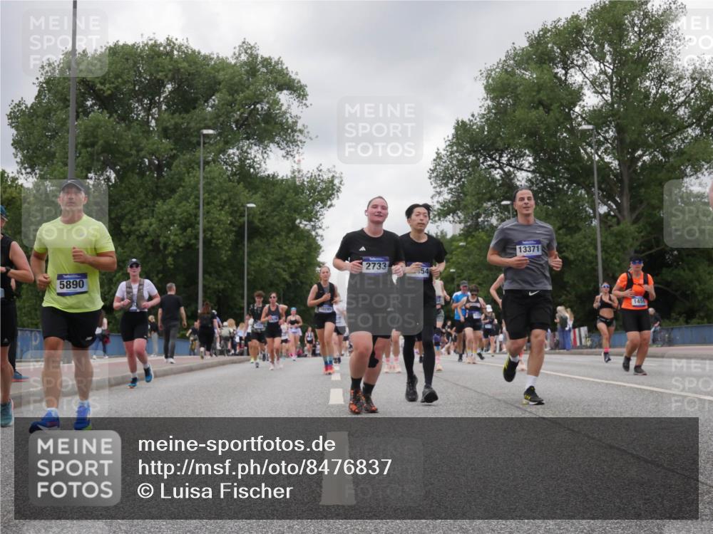 29.06.2025 - hella hamburg halbmarathon Luisa Fischer http://msf.ph/oto/8476837 29.06.2025 10:47:30 Kennedybrücke 5890, 10265, 2733, 13371, 1455, 1026, 1400, 1459, 1802, 1804, 2674, 2733, 3065, 5127, 6226, 8058, 8591, 9879, 10220, 10285, 10553 meine-sportfotos.de