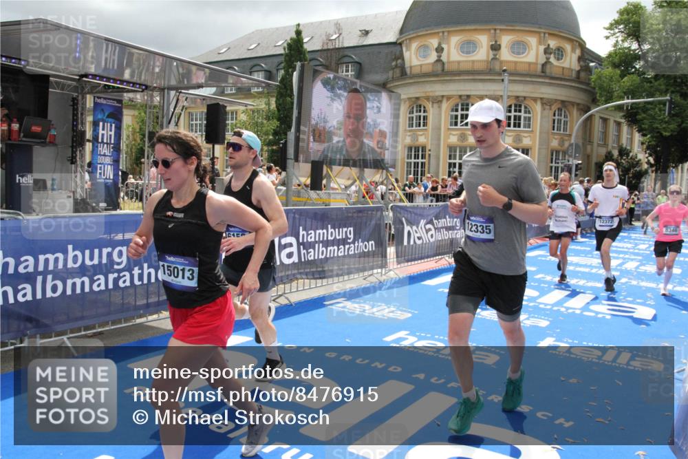 29.06.2025 - hella hamburg halbmarathon Michael Strokosch http://msf.ph/oto/8476915 29.06.2025 10:39:31 Ziel 1343, 2546, 2972, 6152, 8346, 9116, 12335, 12372, 15013, 15965 meine-sportfotos.de