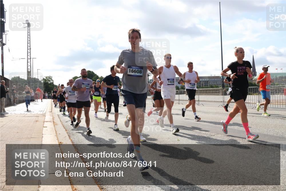 29.06.2025 - hella hamburg halbmarathon Lena Gebhardt http://msf.ph/oto/8476941 29.06.2025 09:55:54 Lombardsbrücke 7224, 17201, 10603, 18487, 16608, 14239, 1267, 1061, 1120, 1143, 1151, 1216, 1257, 1267, 1461, 1502, 1507, 1630, 1689, 1884, 1976, 2083, 2250, 2260, 2284, 2504, 2706, 2708, 2718, 2818, 2864, 2884, 3060, 3087, 3213, 3399, 3543, 3654, 3692, 3945, 3985, 4033, 4088, 4127, 4324, 4345, 4346, 4557, 4601, 4847, 4890, 4938, 5116, 5421, 5459, 5708, 5915, 6009, 6054, 6115, 6134, 6421, 6481, 6532, 6691, 6994, 7056, 7100, 7224, 7269, 7312, 7332, 8335, 8989 meine-sportfotos.de