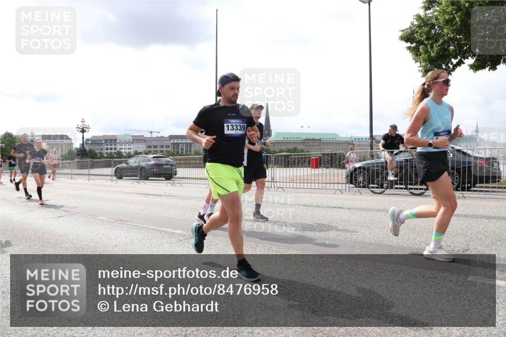 29.06.2025 - hella hamburg halbmarathon Lena Gebhardt http://msf.ph/oto/8476958 29.06.2025 10:33:20 Lombardsbrücke 2838, 13339, 1078, 1324, 1732, 1764, 1995, 2038, 2054, 2085, 2276, 2776, 2838, 2959, 3341, 3391, 3708, 3812, 3871, 4030, 4096, 4164, 4445, 4555, 4650, 5110, 5180, 5581, 5917, 6040, 6773, 6861, 6999, 7705, 7982, 8021, 8170, 8282, 8595, 8839, 8891, 9034, 9143, 9234, 9258, 9289, 9438, 9471, 9542, 9591, 9592, 9750, 9768, 9780, 9799, 11229, 11260, 11713, 11756, 11811, 11826, 12039, 12423, 12424, 14305, 14743, 15951 meine-sportfotos.de