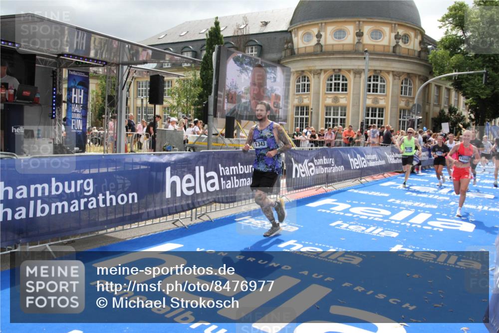 29.06.2025 - hella hamburg halbmarathon Michael Strokosch http://msf.ph/oto/8476977 29.06.2025 10:39:35 Ziel 1343, 2546, 7152, 7154, 9116, 9265, 15336, 15828, 15965, 17215, 17360, 18154, 18285, 18803 meine-sportfotos.de