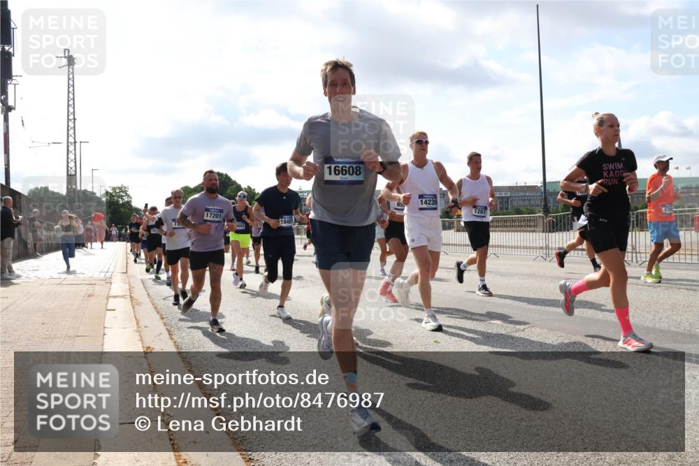 29.06.2025 - hella hamburg halbmarathon Lena Gebhardt http://msf.ph/oto/8476987 29.06.2025 09:55:54 Lombardsbrücke 17201, 18487, 16608, 14239, 95, 1267, 1061, 1120, 1143, 1151, 1216, 1257, 1267, 1461, 1502, 1507, 1630, 1689, 1884, 1976, 2083, 2250, 2260, 2284, 2504, 2706, 2708, 2718, 2818, 2864, 2884, 3060, 3087, 3213, 3399, 3543, 3654, 3692, 3945, 3985, 4033, 4088, 4127, 4324, 4345, 4346, 4557, 4601, 4847, 4890, 4938, 5116, 5421, 5459, 5708, 5915, 6009, 6054, 6115, 6134, 6421, 6481, 6532, 6691, 6994, 7056, 7100, 7224, 7269, 7312, 7332, 8335, 8989 meine-sportfotos.de