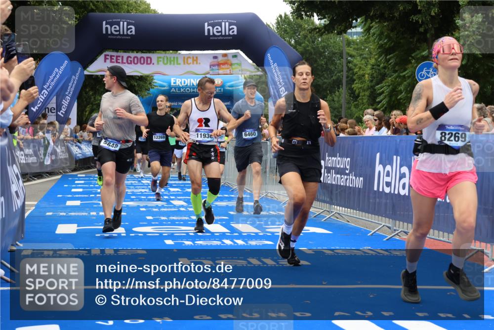 29.06.2025 - hella hamburg halbmarathon Strokosch-Dieckow http://msf.ph/oto/8477009 29.06.2025 10:46:01 Ziel 2189, 2707, 4277, 5648, 6460, 6532, 7961, 8269, 8577, 8871, 9585, 11125, 11936, 12084, 12269, 13630, 14462, 14804, 15149, 16136, 16466, 16475, 17008, 18081, 18702, 19116 meine-sportfotos.de