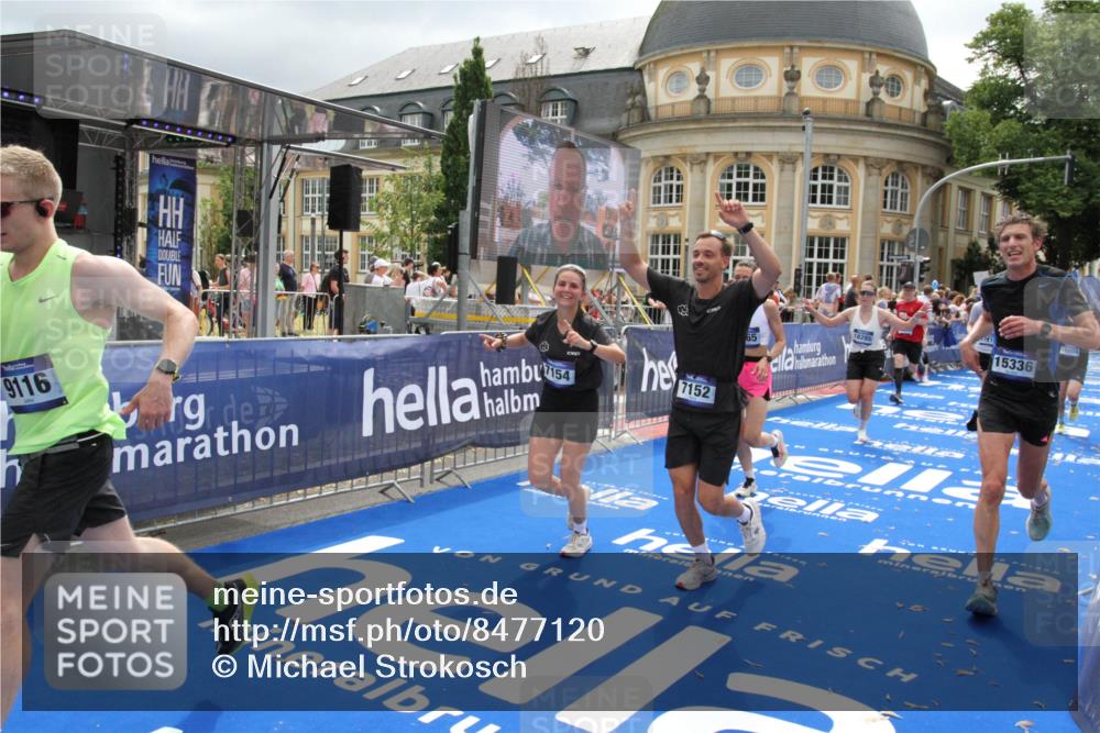 29.06.2025 - hella hamburg halbmarathon Michael Strokosch http://msf.ph/oto/8477120 29.06.2025 10:39:38 Ziel 4888, 7152, 7154, 9116, 9265, 11284, 11806, 14077, 15094, 15336, 15828, 15965, 17215, 17360, 17425, 18154, 18285, 18803 meine-sportfotos.de