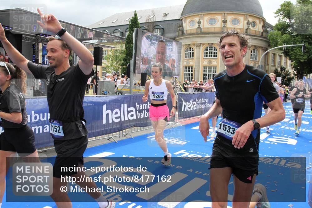 29.06.2025 - hella hamburg halbmarathon Michael Strokosch http://msf.ph/oto/8477162 29.06.2025 10:39:39 Ziel 1358, 4888, 7152, 7154, 9116, 9265, 11284, 11806, 14077, 15094, 15336, 15828, 15965, 17215, 17360, 17425, 18154, 18285, 18803 meine-sportfotos.de
