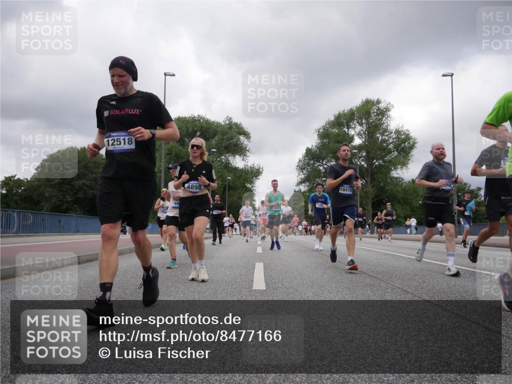 29.06.2025 - hella hamburg halbmarathon Luisa Fischer http://msf.ph/oto/8477166 29.06.2025 10:47:44 Kennedybrücke 12518, 697, 1784, 4898, 18080, 1225, 18478, 5, 1095, 2073, 2186, 2692, 3596, 4968, 5355, 6036, 7489, 8763, 8870, 9331, 9333, 10707 meine-sportfotos.de
