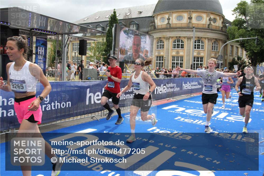 29.06.2025 - hella hamburg halbmarathon Michael Strokosch http://msf.ph/oto/8477205 29.06.2025 10:39:40 Ziel 1358, 4398, 4888, 7152, 7154, 9116, 9265, 11284, 11806, 14077, 15094, 15336, 15828, 16761, 17215, 17360, 17425, 18154, 18285, 18803 meine-sportfotos.de