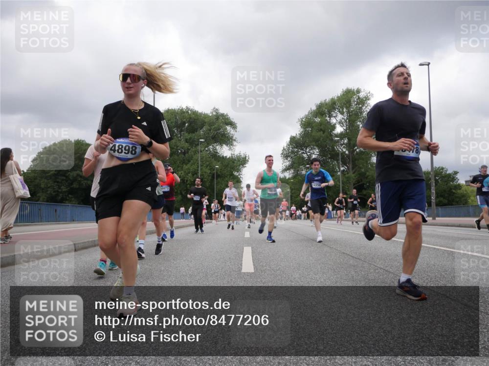 29.06.2025 - hella hamburg halbmarathon Luisa Fischer http://msf.ph/oto/8477206 29.06.2025 10:47:45 Kennedybrücke 4898, 6973, 18080, 7326, 12256, 578, 1095, 2073, 2186, 2692, 3596, 4968, 5355, 6036, 7489, 8763, 8870, 9331, 9333, 10707 meine-sportfotos.de