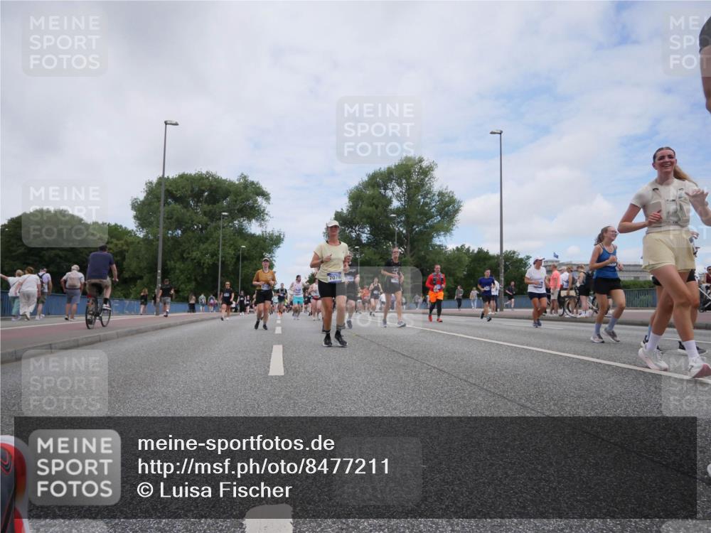 29.06.2025 - hella hamburg halbmarathon Luisa Fischer http://msf.ph/oto/8477211 29.06.2025 11:19:49 Kennedybrücke 7076, 2283, 2671, 3903, 3904, 4112, 5576, 5968, 6046, 6811, 7076, 7182, 8347, 8776, 10456 meine-sportfotos.de