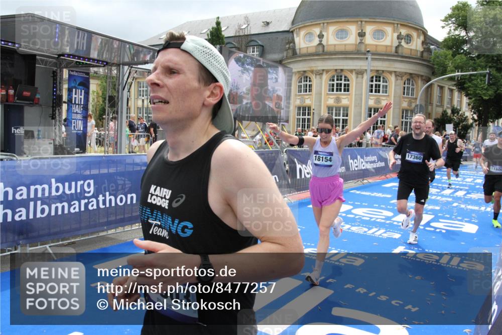 29.06.2025 - hella hamburg halbmarathon Michael Strokosch http://msf.ph/oto/8477257 29.06.2025 10:39:41 Ziel 1358, 4398, 4888, 7152, 7154, 9265, 11284, 11806, 14077, 15094, 15336, 15828, 16761, 17215, 17360, 17425, 18154, 18285, 18803 meine-sportfotos.de
