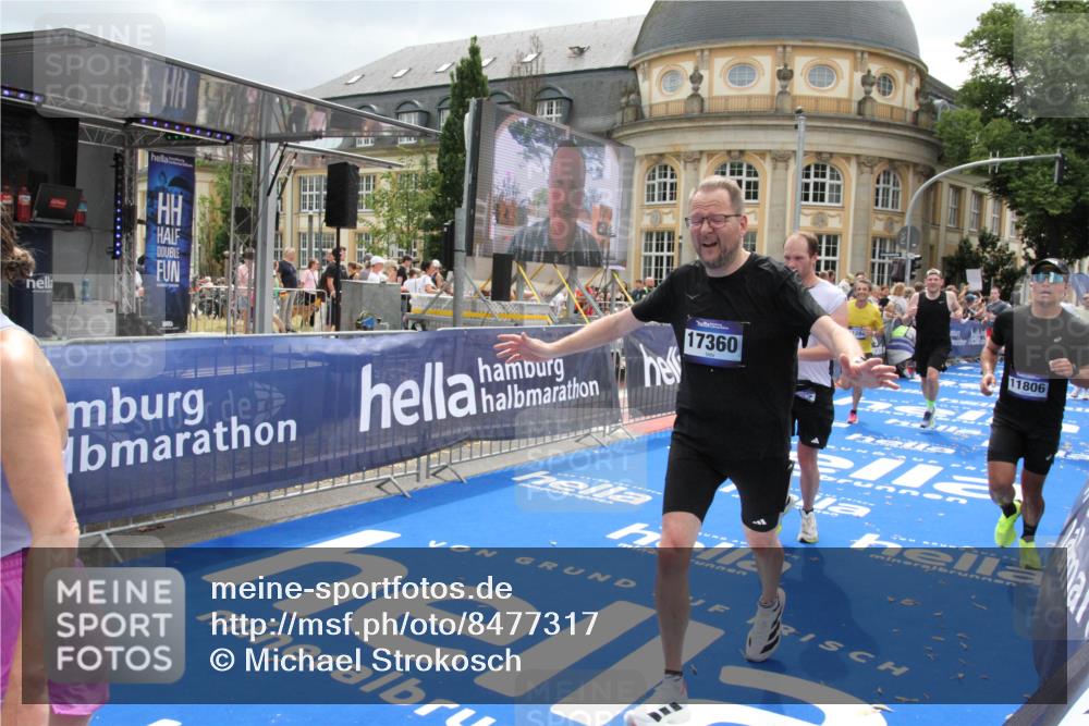 29.06.2025 - hella hamburg halbmarathon Michael Strokosch http://msf.ph/oto/8477317 29.06.2025 10:39:42 Ziel 1358, 4398, 4888, 11284, 11806, 14077, 15094, 15435, 15828, 16580, 16761, 17215, 17360, 17425, 18154, 18285, 18803 meine-sportfotos.de