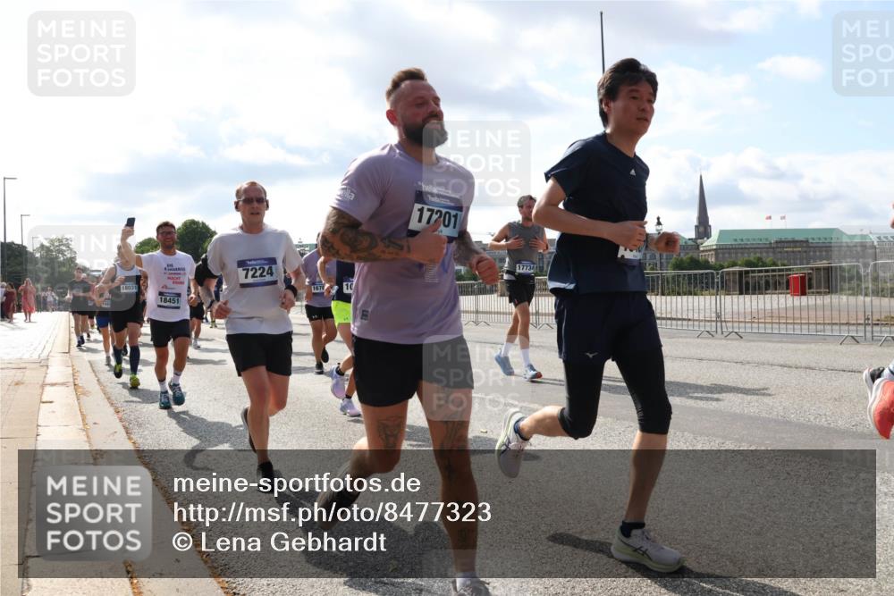 29.06.2025 - hella hamburg halbmarathon Lena Gebhardt http://msf.ph/oto/8477323 29.06.2025 09:55:56 Lombardsbrücke 7224, 1678, 10, 18031, 18451, 17201, 17734, 1061, 1120, 1143, 1151, 1216, 1257, 1267, 1461, 1502, 1507, 1630, 1689, 1884, 1976, 2083, 2250, 2260, 2284, 2504, 2706, 2708, 2718, 2818, 2864, 2884, 3060, 3087, 3213, 3399, 3543, 3654, 3692, 3945, 3985, 4033, 4088, 4127, 4324, 4345, 4346, 4557, 4601, 4847, 4890, 4938, 5116, 5421, 5459, 5915, 6009, 6054, 6115, 6134, 6421, 6481, 6532, 6691, 6994, 7056, 7100, 7178, 7224, 7269, 7332, 8335, 8989, 10596 meine-sportfotos.de