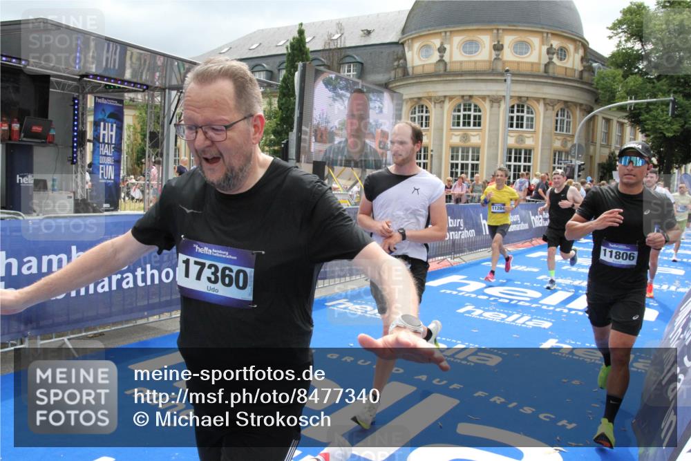 29.06.2025 - hella hamburg halbmarathon Michael Strokosch http://msf.ph/oto/8477340 29.06.2025 10:39:43 Ziel 1358, 4398, 4888, 11284, 11806, 13190, 14077, 15094, 15435, 16580, 16761, 17005, 17215, 17360, 17425, 17792, 18154, 18803 meine-sportfotos.de