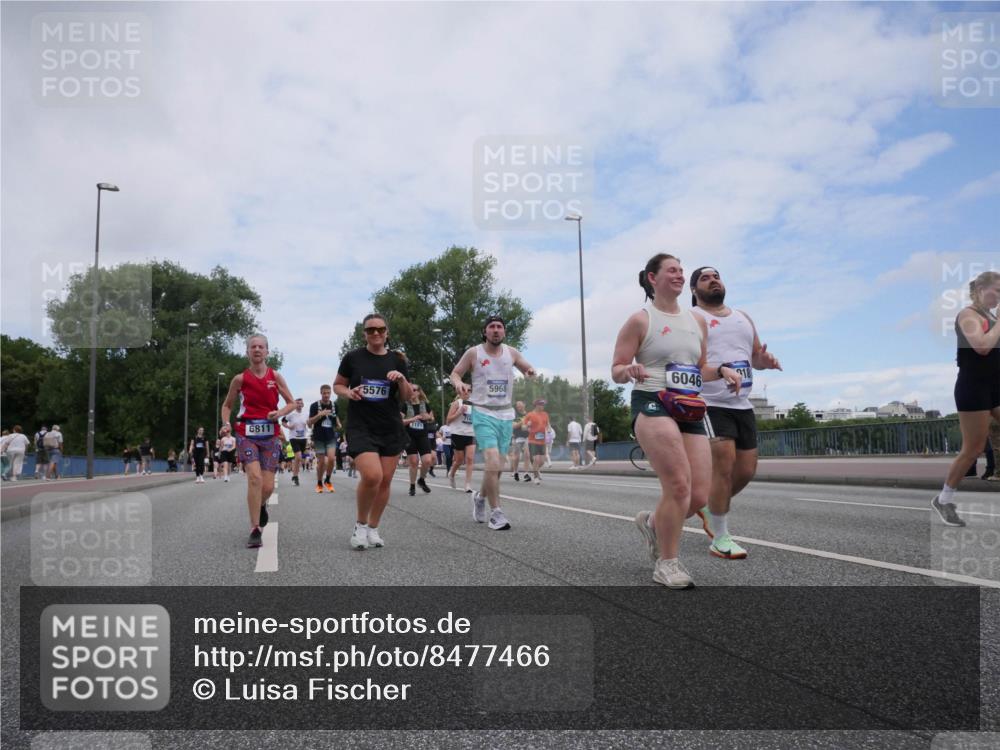 29.06.2025 - hella hamburg halbmarathon Luisa Fischer http://msf.ph/oto/8477466 29.06.2025 11:19:56 Kennedybrücke 6811, 5576, 7181, 711, 5968, 6046, 318, 2542, 2671, 3197, 3198, 3471, 5576, 5968, 6046, 6811, 7009, 7010, 7181, 7182, 8500, 10456, 10720, 10721, 10767 meine-sportfotos.de