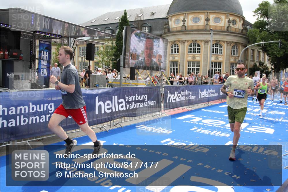 29.06.2025 - hella hamburg halbmarathon Michael Strokosch http://msf.ph/oto/8477477 29.06.2025 10:39:46 Ziel 1358, 4398, 4888, 11284, 13190, 14204, 15094, 15435, 15744, 16580, 16761, 17005, 17425, 17792, 18013 meine-sportfotos.de