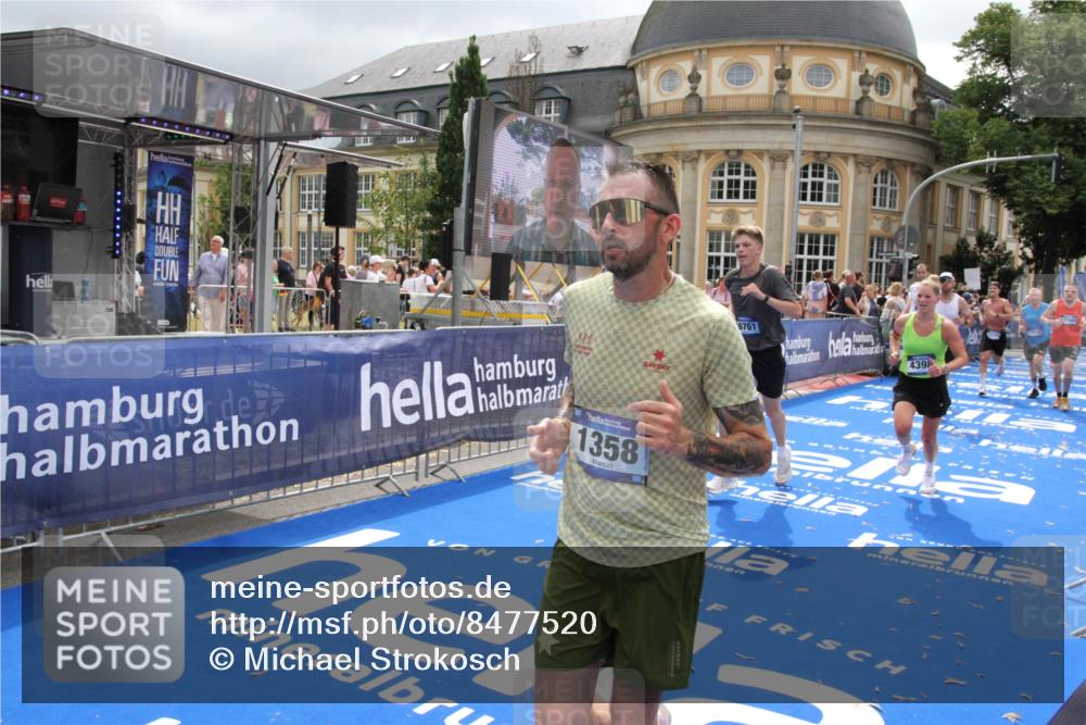 29.06.2025 - hella hamburg halbmarathon Michael Strokosch http://msf.ph/oto/8477520 29.06.2025 10:39:46 Ziel 1358, 4398, 4888, 11284, 13190, 14204, 15094, 15435, 15744, 16580, 16761, 17005, 17425, 17792, 18013 meine-sportfotos.de
