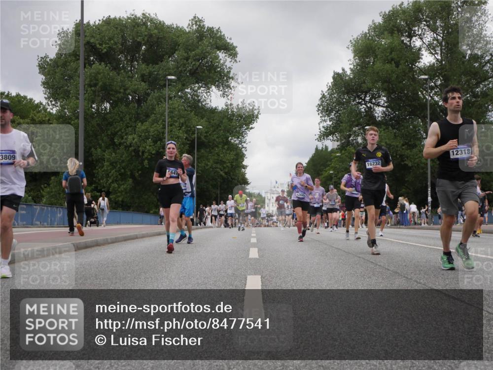 29.06.2025 - hella hamburg halbmarathon Luisa Fischer http://msf.ph/oto/8477541 29.06.2025 10:47:55 Kennedybrücke 3809, 5647, 12445, 4215, 16232, 12318, 2186, 2692, 3596, 4215, 5730, 5731, 6895, 7610, 7818 meine-sportfotos.de