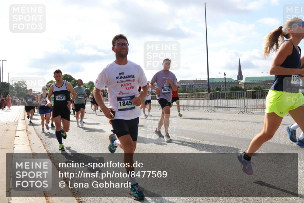 29.06.2025 - hella hamburg halbmarathon Lena Gebhardt http://msf.ph/oto/8477569 29.06.2025 09:55:57 Lombardsbrücke 13807, 10895, 27, 18031, 10408, 1845, 16780, 1060, 1061, 1120, 1143, 1151, 1216, 1257, 1267, 1461, 1502, 1507, 1630, 1689, 1976, 2083, 2250, 2260, 2284, 2504, 2706, 2708, 2718, 2818, 2864, 2884, 3060, 3087, 3213, 3399, 3543, 3654, 3692, 3945, 3985, 4033, 4088, 4127, 4324, 4345, 4346, 4557, 4601, 4847, 4890, 4938, 5116, 5421, 5459, 5915, 6009, 6054, 6115, 6134, 6421, 6481, 6532, 6691, 6994, 7056, 7100, 7178, 7224, 7269, 7332, 8335, 8989, 10596 meine-sportfotos.de