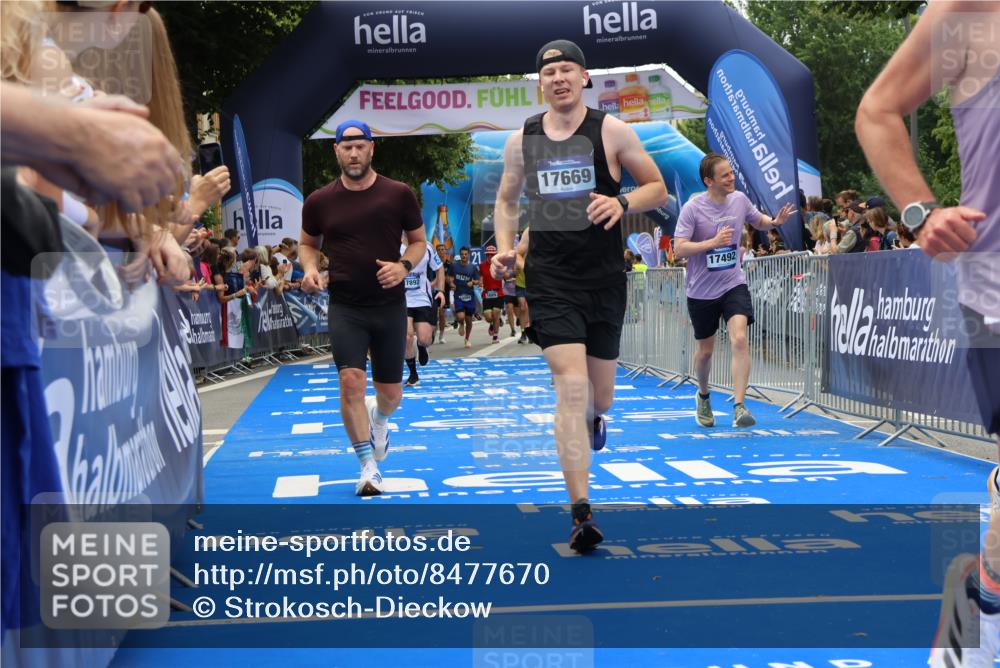 29.06.2025 - hella hamburg halbmarathon Strokosch-Dieckow http://msf.ph/oto/8477670 29.06.2025 10:46:48 Ziel 3976, 4091, 6630, 11858, 13940, 14385, 14541, 15900, 16175, 17172, 17353, 17492, 17669, 17743, 17865, 17892, 19105, 19128 meine-sportfotos.de