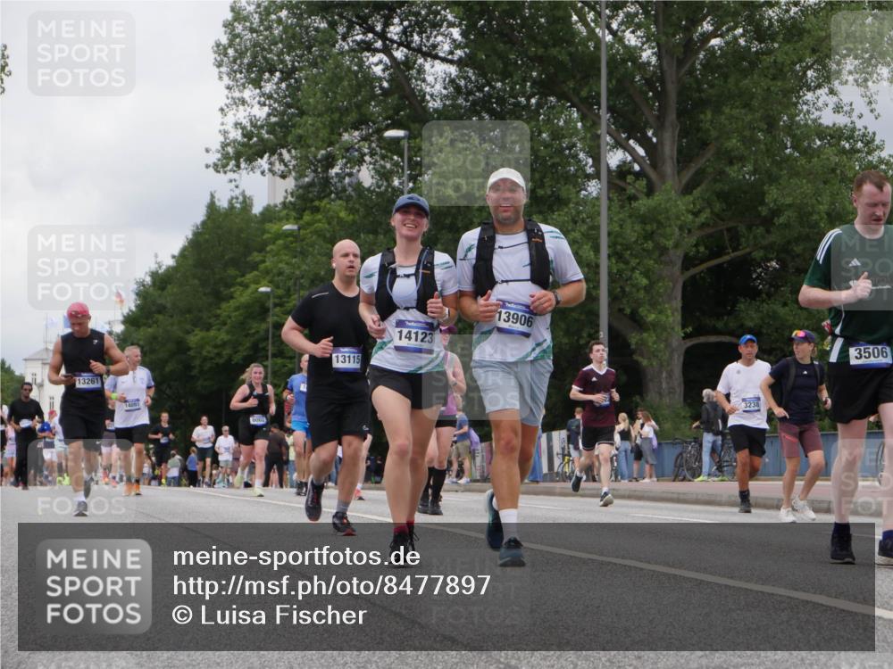29.06.2025 - hella hamburg halbmarathon Luisa Fischer http://msf.ph/oto/8477897 29.06.2025 10:48:07 Kennedybrücke 13261, 14091, 6002, 13115, 14123, 13906, 3238, 3506, 1273, 1685, 1713, 3238, 3506, 6922, 7541, 7610, 7818, 10223, 10303, 10304 meine-sportfotos.de