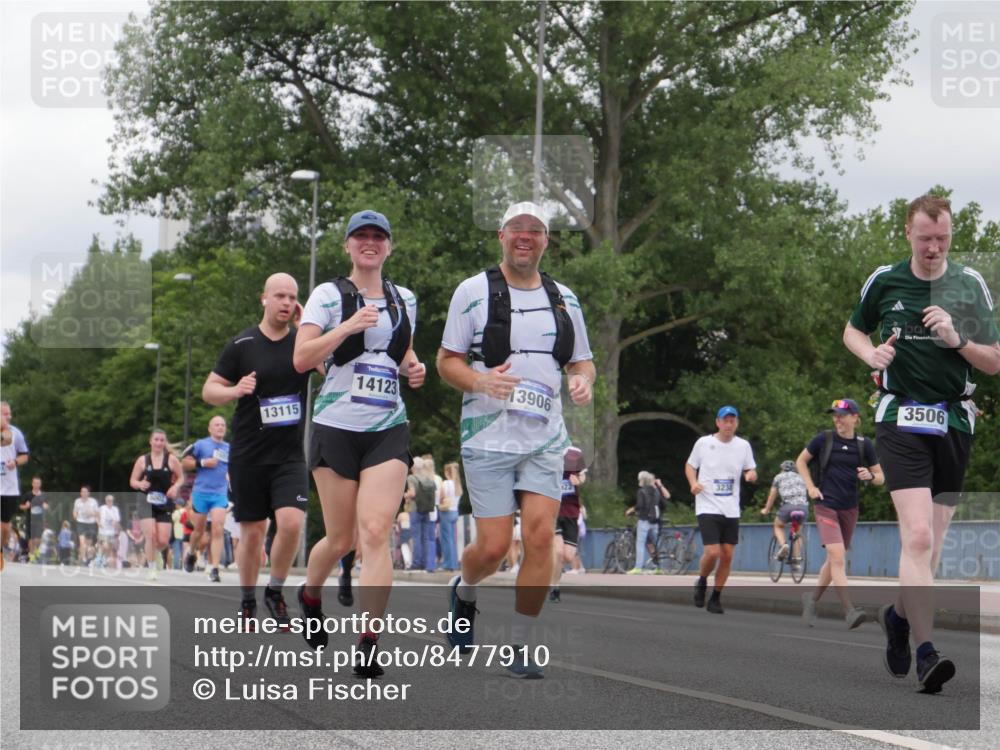 29.06.2025 - hella hamburg halbmarathon Luisa Fischer http://msf.ph/oto/8477910 29.06.2025 10:48:07 Kennedybrücke 13115, 14123, 3906, 3238, 3506, 1273, 1685, 1713, 3238, 3506, 6922, 7541, 7610, 7818, 10223, 10303, 10304 meine-sportfotos.de
