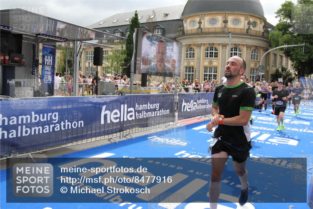 29.06.2025 - hella hamburg halbmarathon Michael Strokosch http://msf.ph/oto/8477916 29.06.2025 10:39:57 Ziel 1603, 2525, 2563, 2573, 3626, 4766, 6149, 7981, 8467, 8574, 11714, 15421, 15813 meine-sportfotos.de