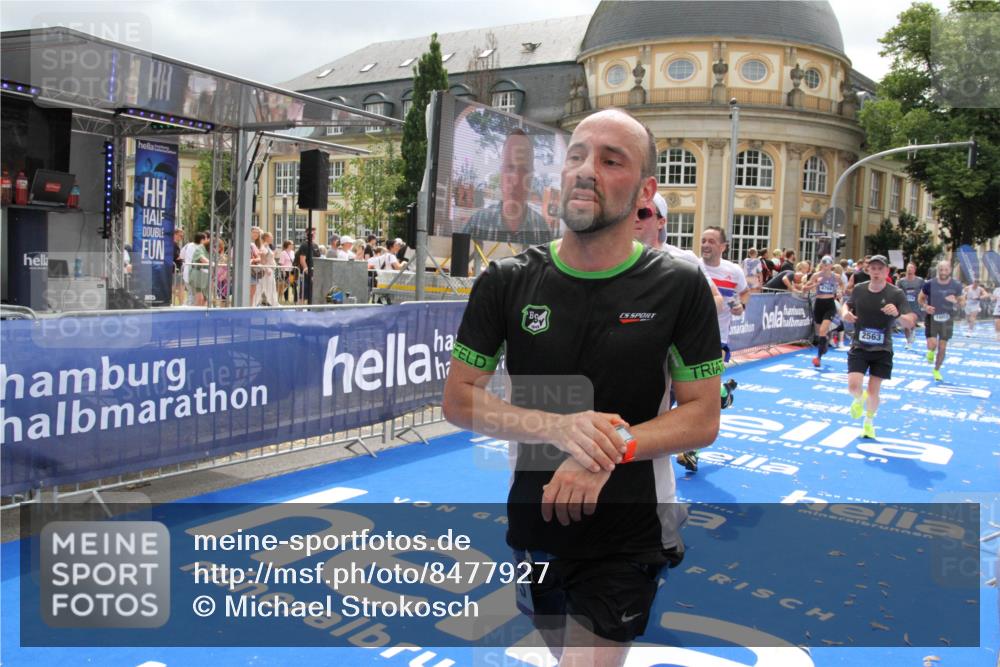 29.06.2025 - hella hamburg halbmarathon Michael Strokosch http://msf.ph/oto/8477927 29.06.2025 10:39:57 Ziel 1603, 2525, 2563, 2573, 3626, 4766, 6149, 7981, 8467, 8574, 11714, 15421, 15813 meine-sportfotos.de