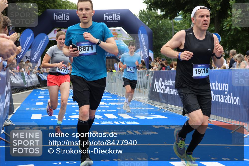 29.06.2025 - hella hamburg halbmarathon Strokosch-Dieckow http://msf.ph/oto/8477940 29.06.2025 10:45:56 Ziel 2189, 3477, 4277, 5648, 6460, 6532, 8269, 8577, 8871, 10792, 11821, 11936, 12084, 12269, 14462, 14804, 14911, 15149, 16624, 17008, 18081, 18185, 19116 meine-sportfotos.de