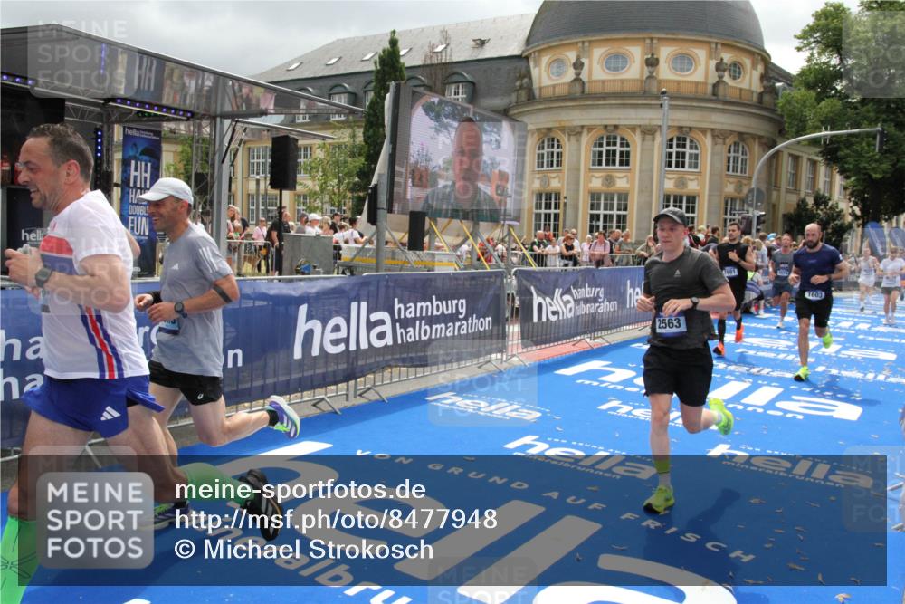 29.06.2025 - hella hamburg halbmarathon Michael Strokosch http://msf.ph/oto/8477948 29.06.2025 10:39:58 Ziel 1603, 2525, 2563, 2573, 3626, 4766, 5375, 6149, 7981, 8467, 8574, 11714, 15421, 15813 meine-sportfotos.de