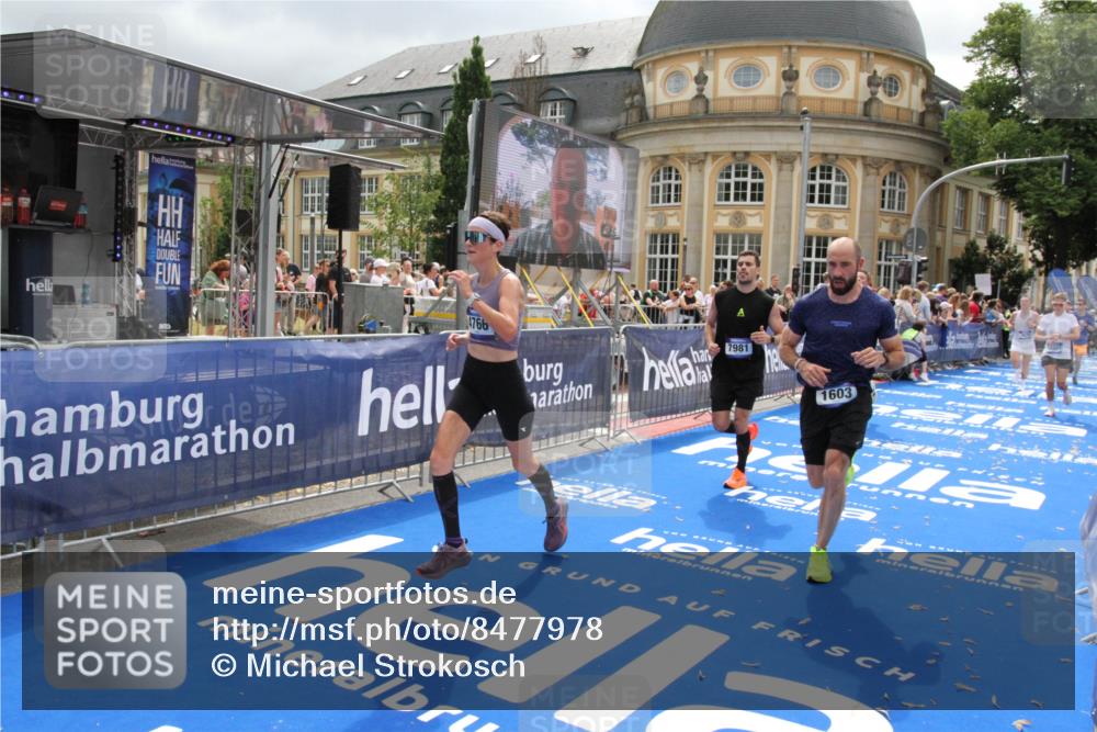 29.06.2025 - hella hamburg halbmarathon Michael Strokosch http://msf.ph/oto/8477978 29.06.2025 10:40:00 Ziel 1603, 2563, 3626, 4766, 5375, 6149, 7981, 8467, 8574, 11714, 15421, 15813 meine-sportfotos.de