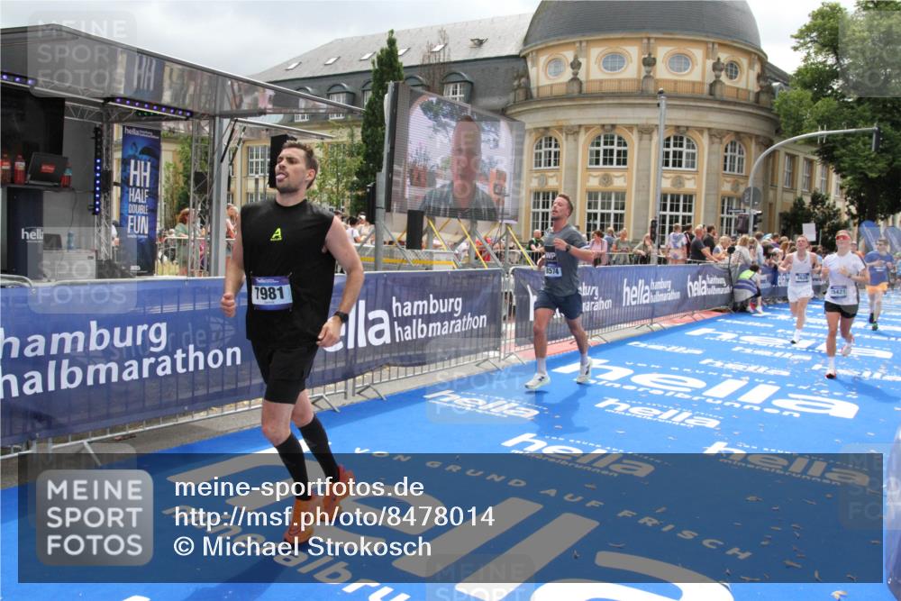 29.06.2025 - hella hamburg halbmarathon Michael Strokosch http://msf.ph/oto/8478014 29.06.2025 10:40:01 Ziel 1603, 2563, 3626, 4766, 5050, 5375, 6080, 7981, 8467, 8574, 15421 meine-sportfotos.de