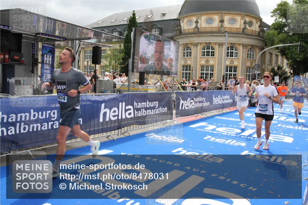 29.06.2025 - hella hamburg halbmarathon Michael Strokosch http://msf.ph/oto/8478031 29.06.2025 10:40:02 Ziel 1603, 3626, 5050, 5375, 6080, 7981, 8467, 8574, 12091, 15421, 17973 meine-sportfotos.de