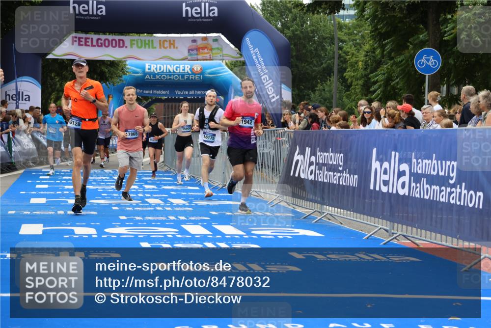 29.06.2025 - hella hamburg halbmarathon Strokosch-Dieckow http://msf.ph/oto/8478032 29.06.2025 10:46:40 Ziel 1920, 1942, 3976, 6630, 9051, 11858, 13525, 13554, 14541, 15026, 15133, 15206, 15714, 15900, 16175, 17353, 17669, 17743, 17865, 18297, 19128 meine-sportfotos.de