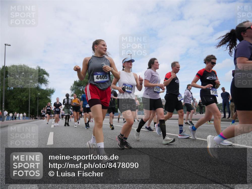 29.06.2025 - hella hamburg halbmarathon Luisa Fischer http://msf.ph/oto/8478090 29.06.2025 11:20:16 Kennedybrücke 4405, 8468, 772, 731, 731, 2393, 3245, 4405, 5389, 5468, 5478, 5710, 5711, 6129, 6668, 7318, 7319, 7725, 7923, 8061, 8468, 8711, 9284, 10046, 10601, 10873 meine-sportfotos.de