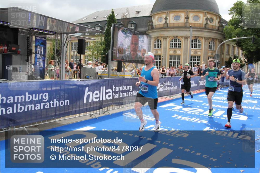 29.06.2025 - hella hamburg halbmarathon Michael Strokosch http://msf.ph/oto/8478097 29.06.2025 10:40:08 Ziel 2826, 5007, 5050, 5508, 6080, 8933, 12091, 13514, 15424, 17973 meine-sportfotos.de