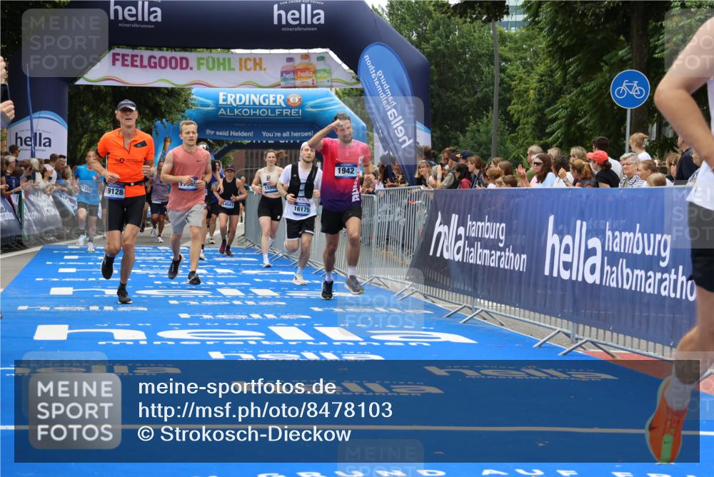 29.06.2025 - hella hamburg halbmarathon Strokosch-Dieckow http://msf.ph/oto/8478103 29.06.2025 10:46:40 Ziel 1920, 1942, 3976, 6630, 9051, 11858, 13525, 13554, 14541, 15026, 15133, 15206, 15714, 15900, 16175, 17353, 17669, 17743, 17865, 18297, 19128 meine-sportfotos.de