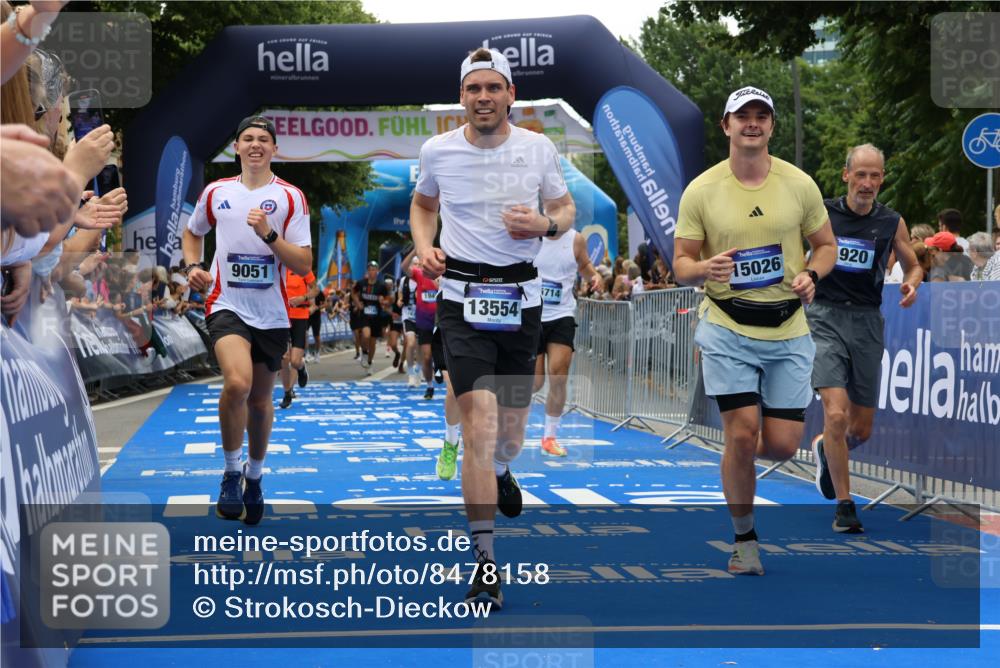 29.06.2025 - hella hamburg halbmarathon Strokosch-Dieckow http://msf.ph/oto/8478158 29.06.2025 10:46:37 Ziel 1920, 1942, 3976, 5459, 6630, 8482, 9051, 9232, 9529, 13525, 13554, 15026, 15133, 15206, 15714, 16175, 17281, 17461, 17743, 17865, 18297, 18882, 19128 meine-sportfotos.de