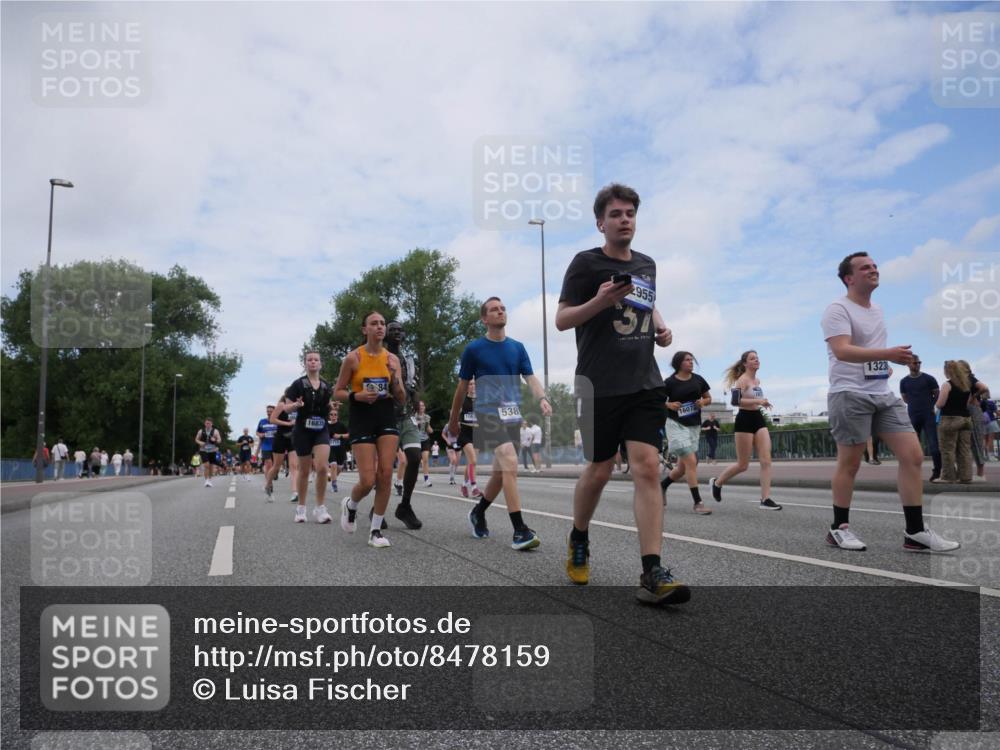29.06.2025 - hella hamburg halbmarathon Luisa Fischer http://msf.ph/oto/8478159 29.06.2025 11:20:18 Kennedybrücke 16835, 84, 538, 2955, 31, 16072, 1323, 3245, 4405, 5389, 5710, 5711, 6129, 7318, 7319, 7725, 7923, 8061, 8468, 8711, 9284, 10046, 10601, 10873 meine-sportfotos.de