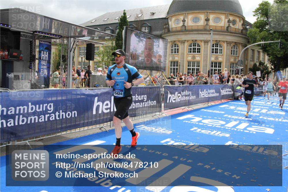 29.06.2025 - hella hamburg halbmarathon Michael Strokosch http://msf.ph/oto/8478210 29.06.2025 10:40:11 Ziel 2826, 4381, 5007, 5409, 5508, 5916, 7495, 8933, 12091, 13514, 13667, 15424, 17973, 18979 meine-sportfotos.de