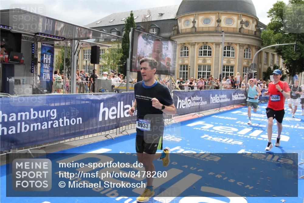 29.06.2025 - hella hamburg halbmarathon Michael Strokosch http://msf.ph/oto/8478260 29.06.2025 10:40:13 Ziel 3547, 4381, 5007, 5409, 5410, 5508, 5916, 7495, 8465, 8933, 10968, 11731, 12704, 13667, 15424, 18979 meine-sportfotos.de