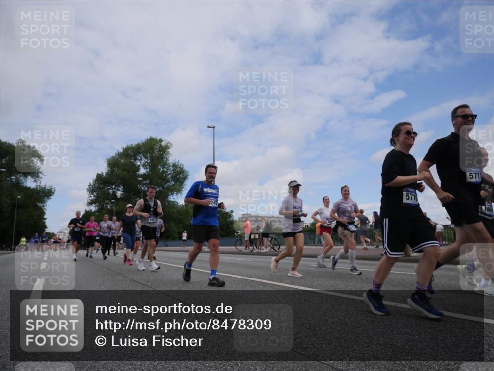 29.06.2025 - hella hamburg halbmarathon Luisa Fischer http://msf.ph/oto/8478309 29.06.2025 11:20:23 Kennedybrücke 10872, 245, 5710, 5711, 100, 2301, 2431, 3245, 5389, 5710, 5711, 8061, 10046, 10601, 10873 meine-sportfotos.de