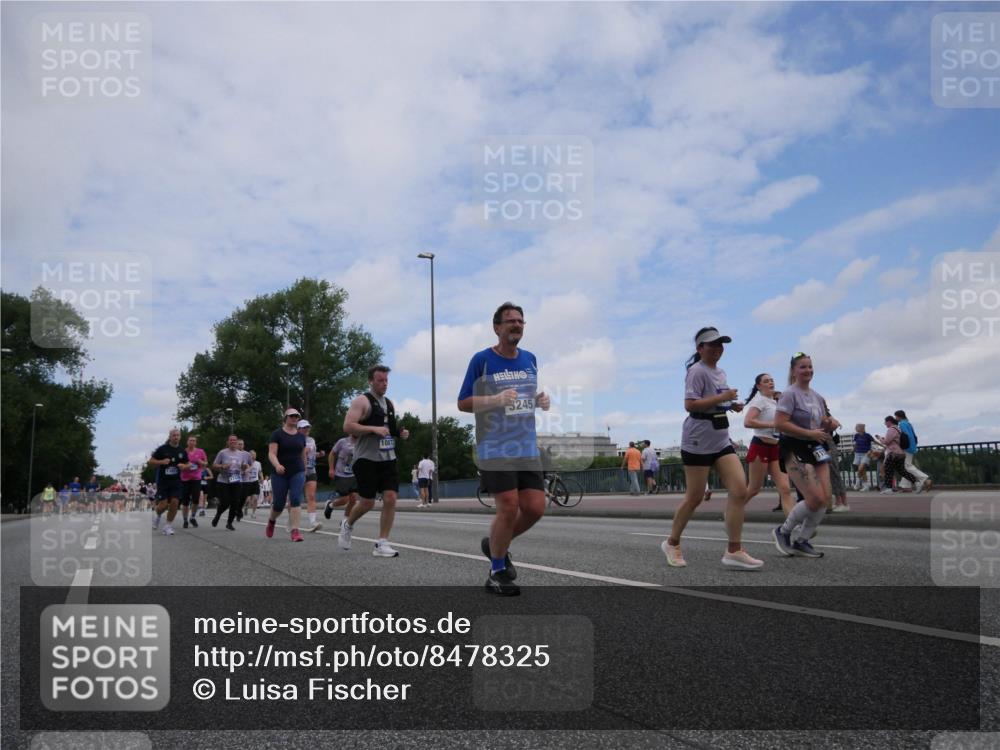29.06.2025 - hella hamburg halbmarathon Luisa Fischer http://msf.ph/oto/8478325 29.06.2025 11:20:24 Kennedybrücke 10873, 3245, 2301, 2431, 3245, 5389, 5710, 5711, 8061, 10046, 10601, 10873 meine-sportfotos.de
