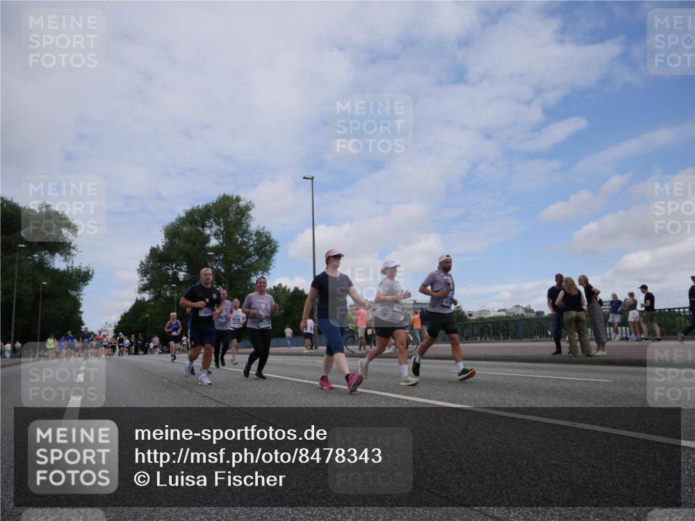 29.06.2025 - hella hamburg halbmarathon Luisa Fischer http://msf.ph/oto/8478343 29.06.2025 11:20:26 Kennedybrücke 13817, 5779, 17336, 1619, 2301, 2431, 3245, 5980, 8061, 10046, 10873 meine-sportfotos.de