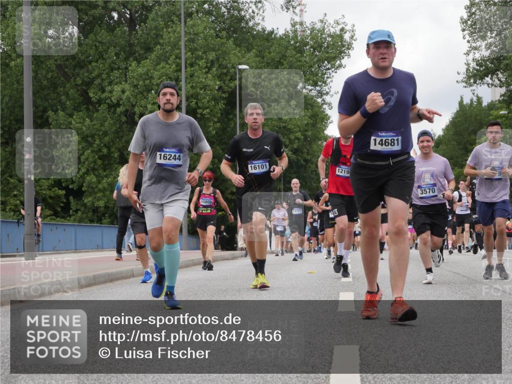 29.06.2025 - hella hamburg halbmarathon Luisa Fischer http://msf.ph/oto/8478456 29.06.2025 10:48:36 Kennedybrücke 16244, 15809, 16101, 1219, 14681, 14777, 13, 3570, 1774, 75, 1774, 1798, 2779, 3570, 4275, 4337, 4388, 5099, 5949, 6888, 7859, 8907, 10668 meine-sportfotos.de