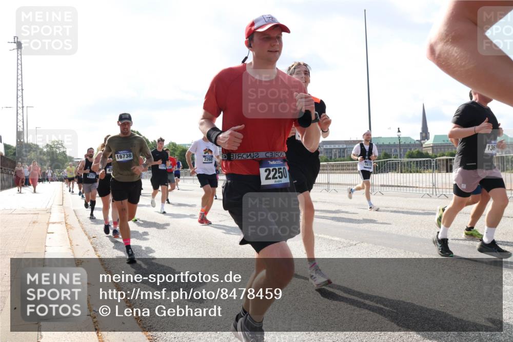 29.06.2025 - hella hamburg halbmarathon Lena Gebhardt http://msf.ph/oto/8478459 29.06.2025 09:56:02 Lombardsbrücke 16738, 1375, 2260, 2250, 1617, 1367, 1061, 1120, 1143, 1151, 1216, 1257, 1267, 1461, 1499, 1502, 1507, 1592, 1630, 1689, 2083, 2250, 2260, 2284, 2504, 2706, 2708, 2718, 2818, 2864, 2884, 3060, 3213, 3399, 3543, 3654, 3692, 3945, 3985, 4033, 4077, 4088, 4127, 4324, 4345, 4346, 4557, 4601, 4847, 4890, 5116, 5421, 5459, 5607, 6009, 6054, 6115, 6134, 6168, 6421, 6481, 6691, 6994, 7056, 7100, 7178, 7224, 7269, 7332, 7943, 8335, 8514, 8968, 8989, 9246, 9537, 10596 meine-sportfotos.de