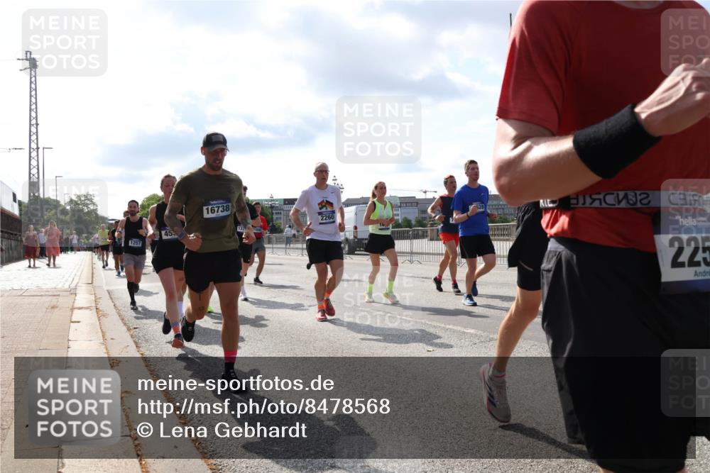 29.06.2025 - hella hamburg halbmarathon Lena Gebhardt http://msf.ph/oto/8478568 29.06.2025 09:56:02 Lombardsbrücke 1257, 45, 16738, 137, 2260, 225, 1061, 1120, 1143, 1151, 1216, 1257, 1267, 1461, 1499, 1502, 1507, 1592, 1630, 1689, 2083, 2250, 2260, 2284, 2504, 2706, 2708, 2718, 2818, 2864, 2884, 3060, 3213, 3399, 3543, 3654, 3692, 3945, 3985, 4033, 4077, 4088, 4127, 4324, 4345, 4346, 4557, 4601, 4847, 4890, 5116, 5421, 5459, 5607, 6009, 6054, 6115, 6134, 6168, 6421, 6481, 6691, 6994, 7056, 7100, 7178, 7224, 7269, 7332, 7943, 8335, 8514, 8968, 8989, 9246, 9537, 10596 meine-sportfotos.de