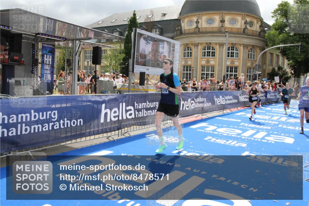 29.06.2025 - hella hamburg halbmarathon Michael Strokosch http://msf.ph/oto/8478571 29.06.2025 10:40:27 Ziel 6649, 8370, 14924, 15247, 17245, 17916 meine-sportfotos.de